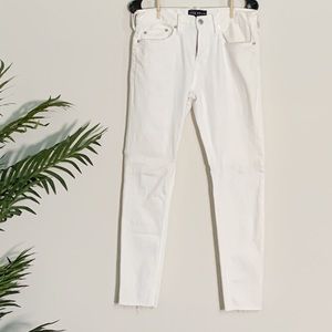 White skinny jeans with raw hem